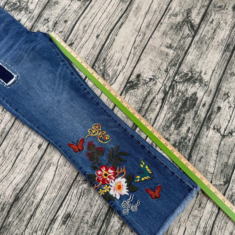 Johnny Was Cropped Baby Boot Jeans 28 Blue Embroidered Boho Floral - Picture 12 of 13